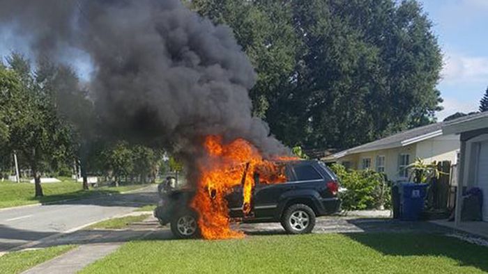Samsung Galaxy Note 7 Burns Down A Jeep In St. Petersburg (3 pics)