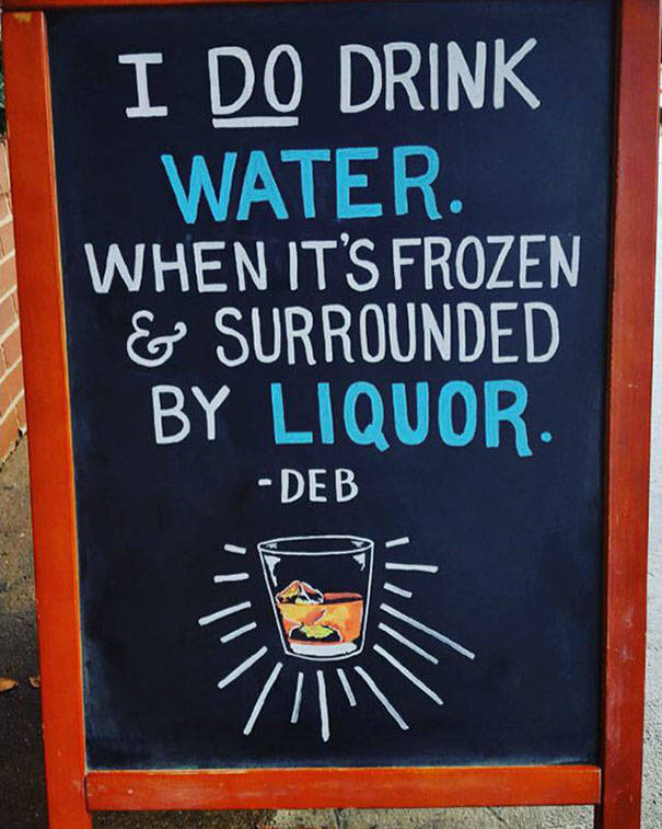 Clever Sidewalk Chalk Signs That Helped A Bar Increase Sales (24 pics)