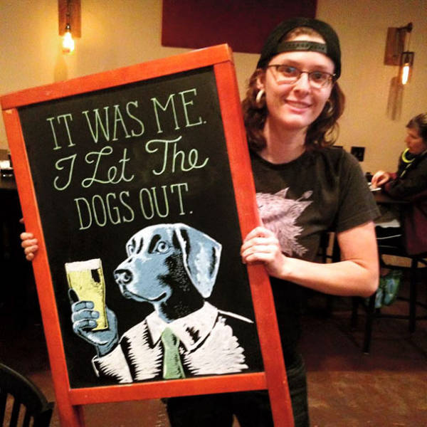 Clever Sidewalk Chalk Signs That Helped A Bar Increase Sales (24 pics)