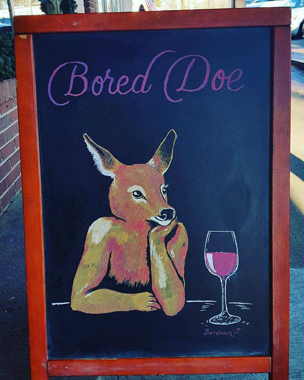 Clever Sidewalk Chalk Signs That Helped A Bar Increase Sales (24 pics)