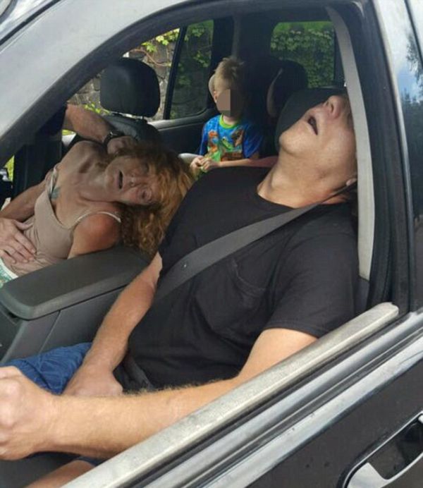 Horrifying Photos Show Heroin Addicted Parents Passed Out In Car (3 pics)