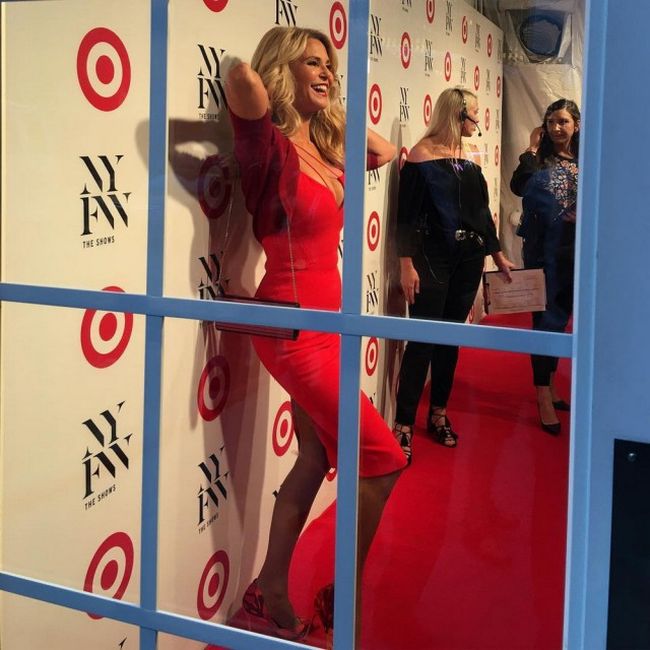 Christie Brinkley Stuns In A Red Dress At New York Fashion Week (7 pics)