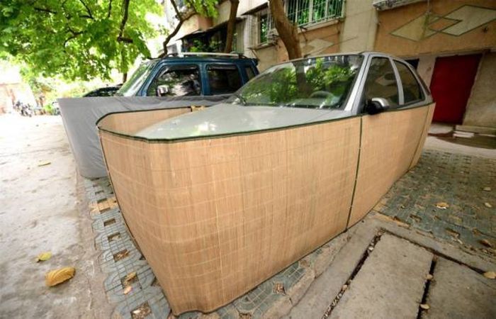 Drivers In This Chinese City Are Rat-Proofing Their Cars (8 pics)