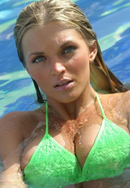 Everybody Loves A Gorgeous Girl With Chest Appeal (56 pics)