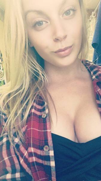 Everybody Loves A Gorgeous Girl With Chest Appeal (56 pics)