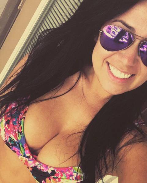 Everybody Loves A Gorgeous Girl With Chest Appeal (56 pics)