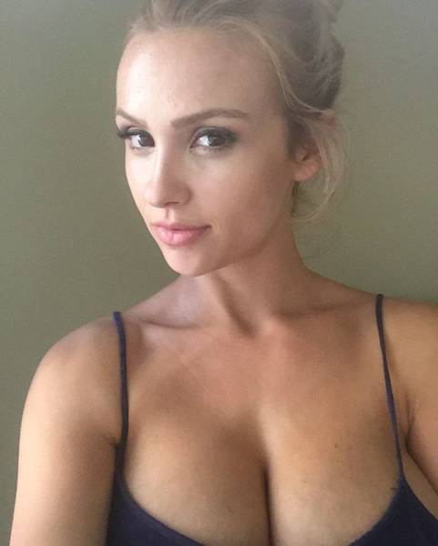 Everybody Loves A Gorgeous Girl With Chest Appeal (56 pics)