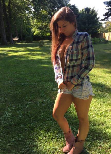 Everybody Loves A Gorgeous Girl With Chest Appeal (56 pics)