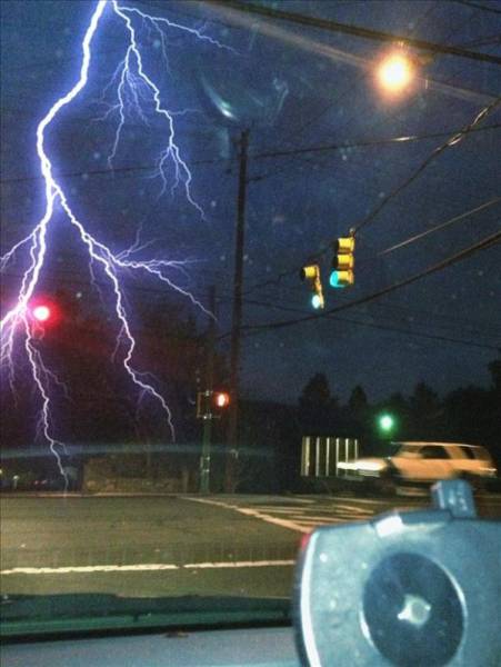 Classic Photos Taken One Second Before Everything Came Crashing Down (44 pics)
