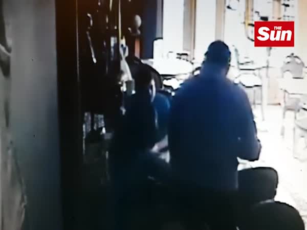 Samsung S7 Edge Explodes. Again