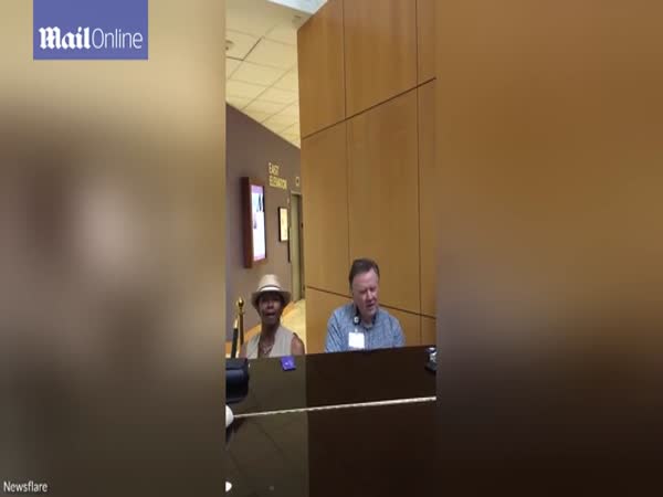 Two Complete Strangers Join Together For A Duet
