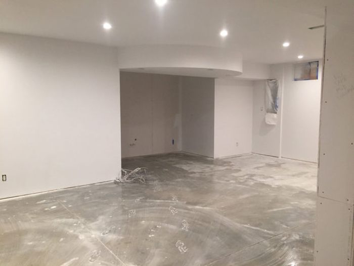 Guy Turns His Empty Basement Into An Awesome At Home Bar (31 pics)