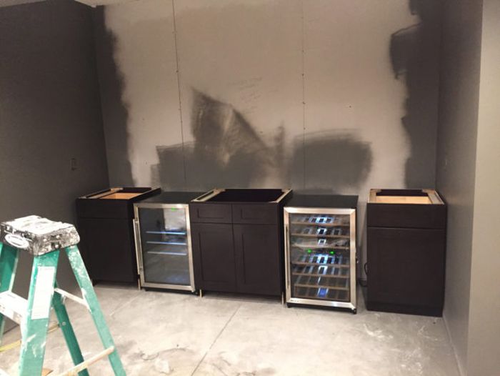 Guy Turns His Empty Basement Into An Awesome At Home Bar (31 pics)