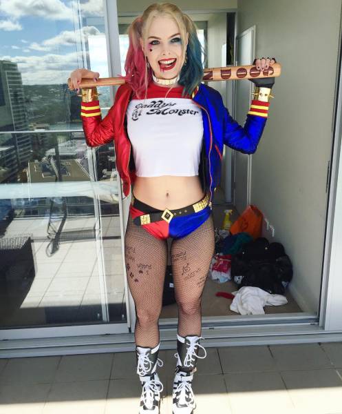 This Harley Quinn Cosplayer Bares A Striking Resemblance To Margot Robbie (7 pics)