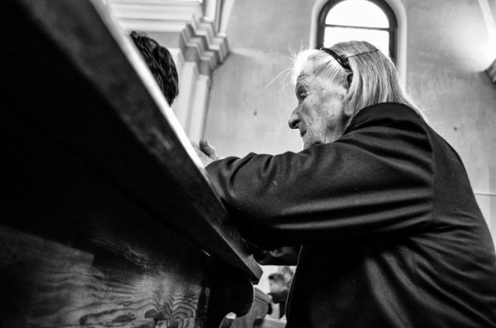 A Day In The Life Of An 83-Year-Old Grandma On The Farm (39 pics)