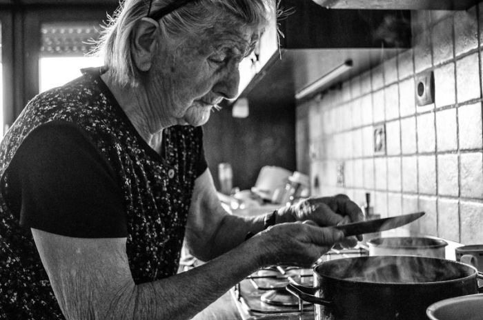 A Day In The Life Of An 83-Year-Old Grandma On The Farm (39 pics)
