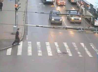 People Who Are Lucky To Be Alive After Staring Death In The Face (20 gifs)