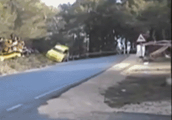 People Who Are Lucky To Be Alive After Staring Death In The Face (20 gifs)