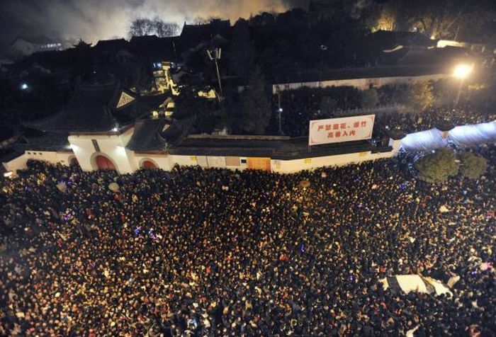 Stunning Photos Show Just How Crowded China Really Is (23 pics)