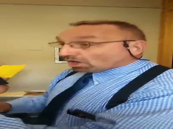 Fed Up Cop Deals With Obnoxious Loudmouth Inside Police Station