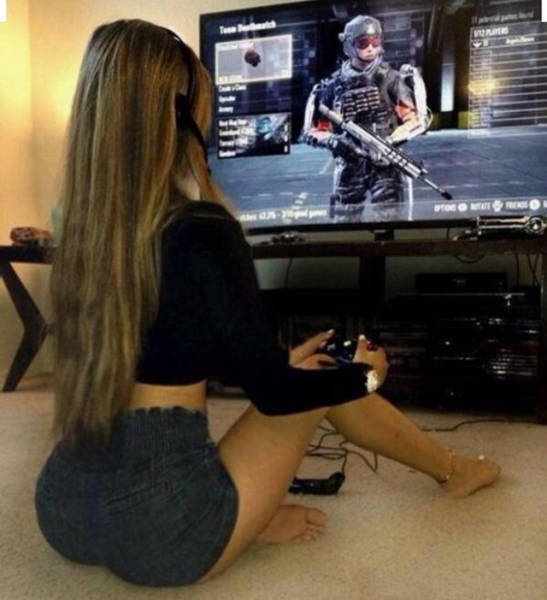 Sexy Video Game Girls That Like To Play 50 Pics