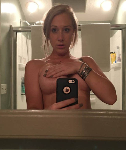 Pictures That Prove All Girls Should Go Bra-Free (40 pics)