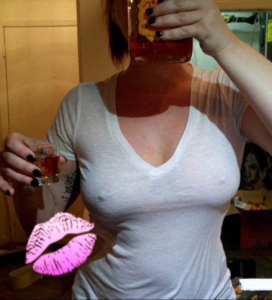 Pictures That Prove All Girls Should Go Bra-Free (40 pics)