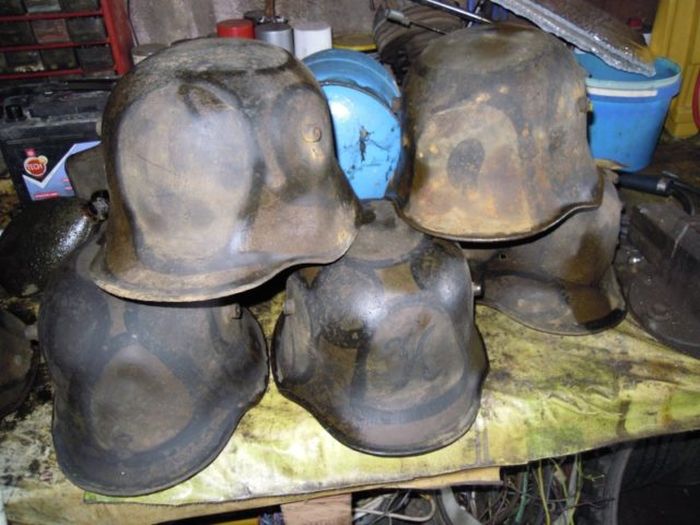 Massive Stash Of World War I Helmets Found In France (12 pics)