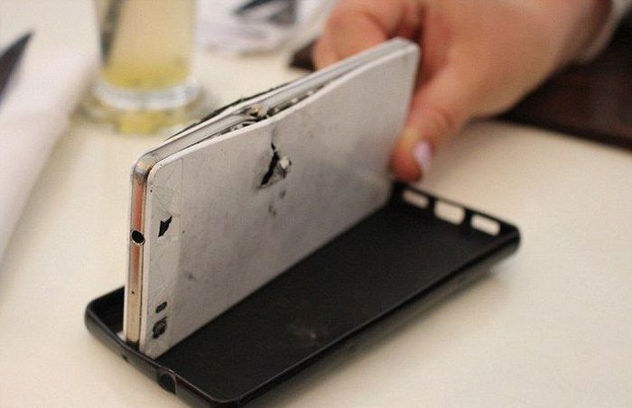 Smartphone Saves South African Businessman From Getting Shot (4 pics)