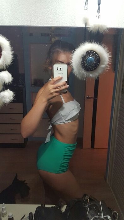 Sexy Girls Show Off Their Lingerie And Swimwear Purchases (39 pics)