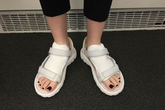 Ugg Sandals Might Just Be The Ugliest Shoes Ever Made (6 pics)