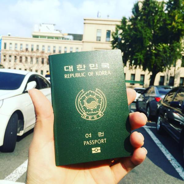The Best Passports For Traveling Without A Visa (13 pics)