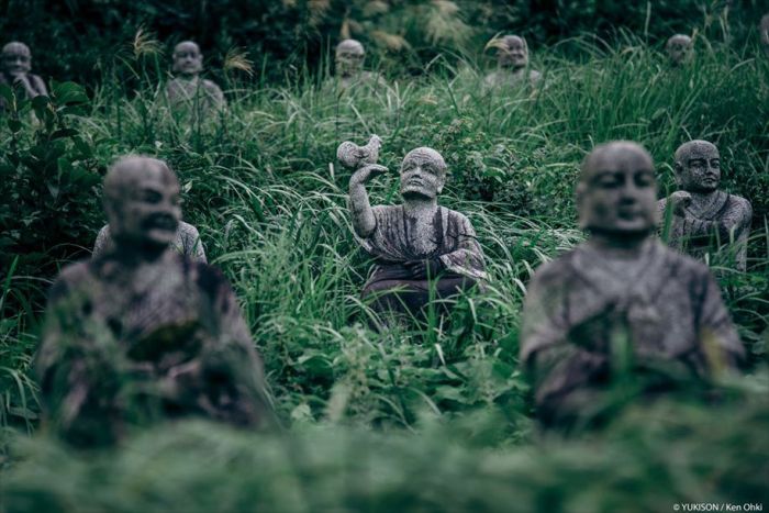 This Park In Japan Is Home To Hundreds Of Statues (12 pics)