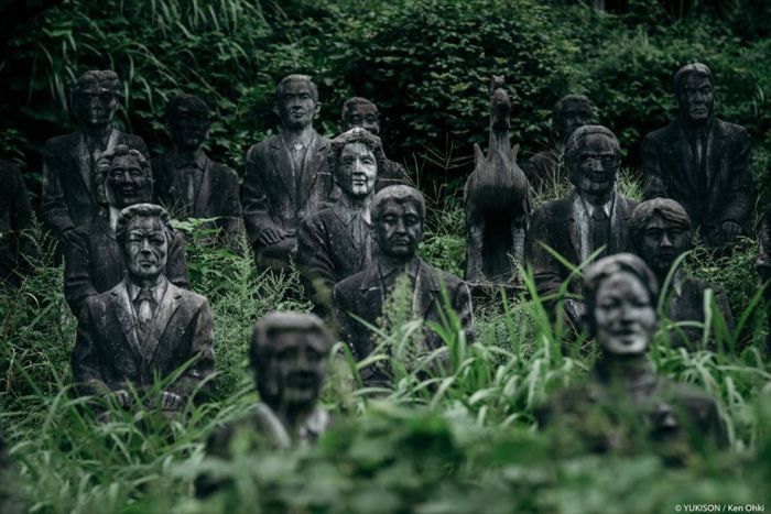 This Park In Japan Is Home To Hundreds Of Statues (12 pics)