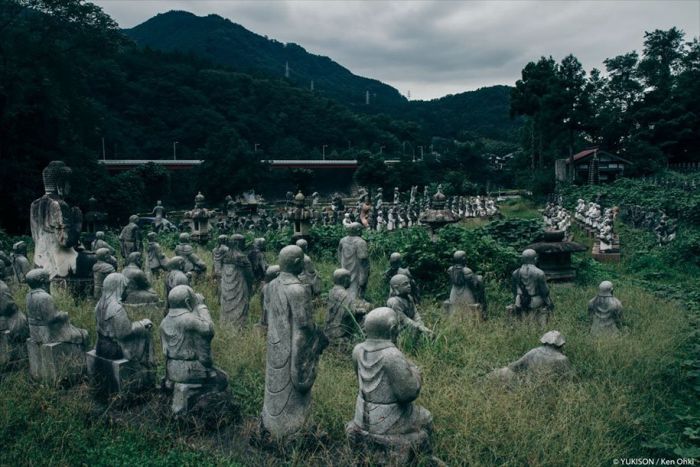 This Park In Japan Is Home To Hundreds Of Statues (12 pics)