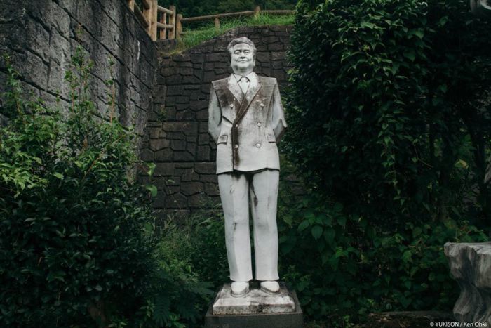 This Park In Japan Is Home To Hundreds Of Statues (12 pics)