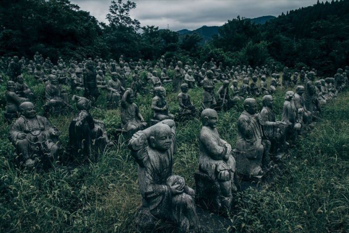 This Park In Japan Is Home To Hundreds Of Statues (12 pics)