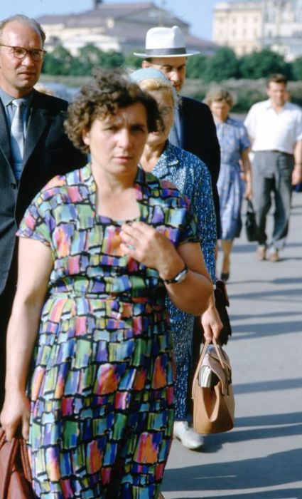 A Collection Of People On The Streets Of The Soviet Union (55 pics)