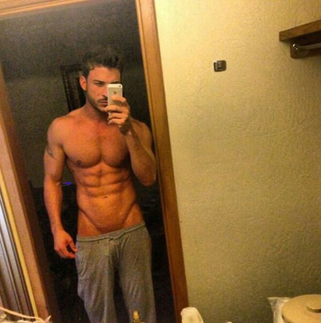 Girls Absolutely Love Guys With Six Packs (40 pics)