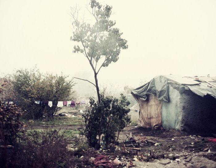 A Day In The Life Of Romanian Gypsies Living On The Polish border (17 pics)