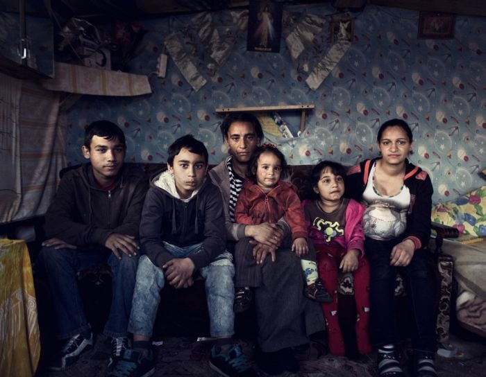 A Day In The Life Of Romanian Gypsies Living On The Polish border (17 pics)