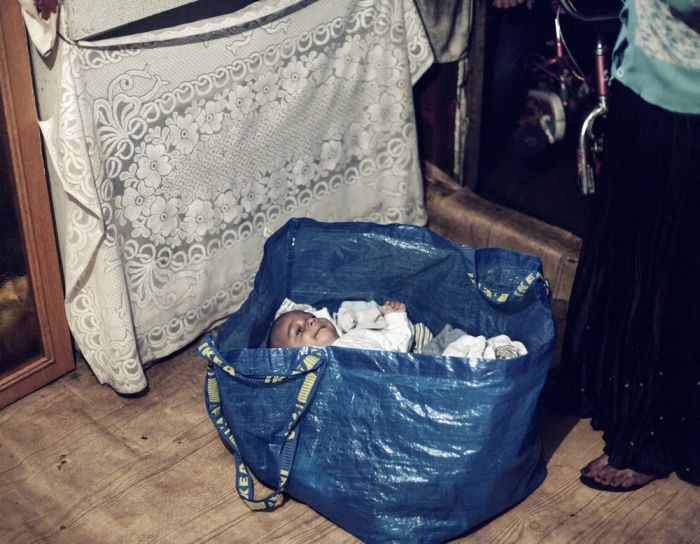 A Day In The Life Of Romanian Gypsies Living On The Polish border (17 pics)