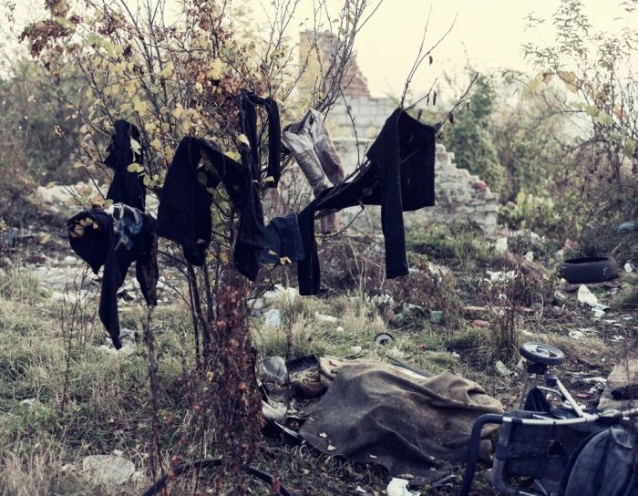 A Day In The Life Of Romanian Gypsies Living On The Polish border (17 pics)