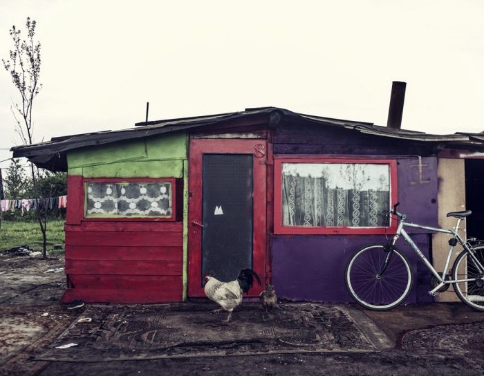 A Day In The Life Of Romanian Gypsies Living On The Polish border (17 pics)