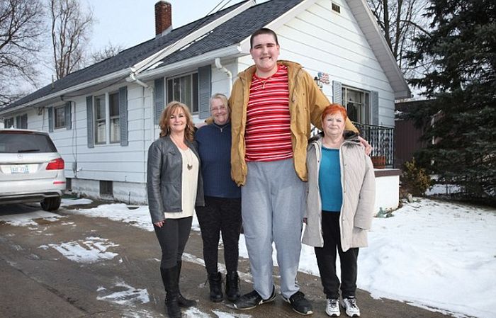 The World's Tallest Teenager Just Can't Stop Growing (13 pics)