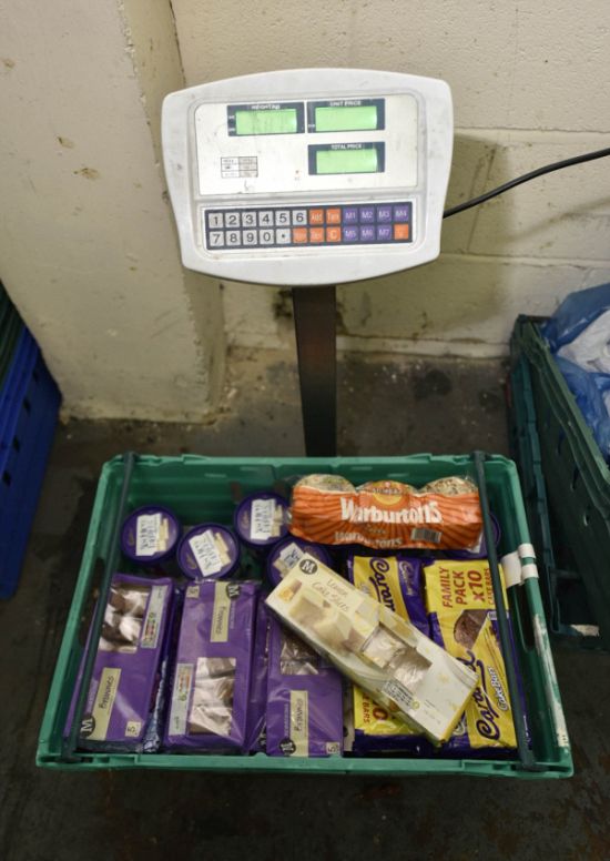 Britain's First Waste Supermarket Allows Customers To Pay What They Want (13 pics)