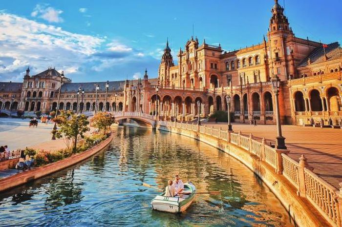 Photos From The Same Locations Taken By Professional And Amateur Photographers (24 pics) Photos From The Same Locations Taken By Professional And Amateur Photographers (24 pics)