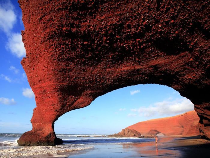 Rock Archway Collapses On A Moroccan Beach (3 pics)