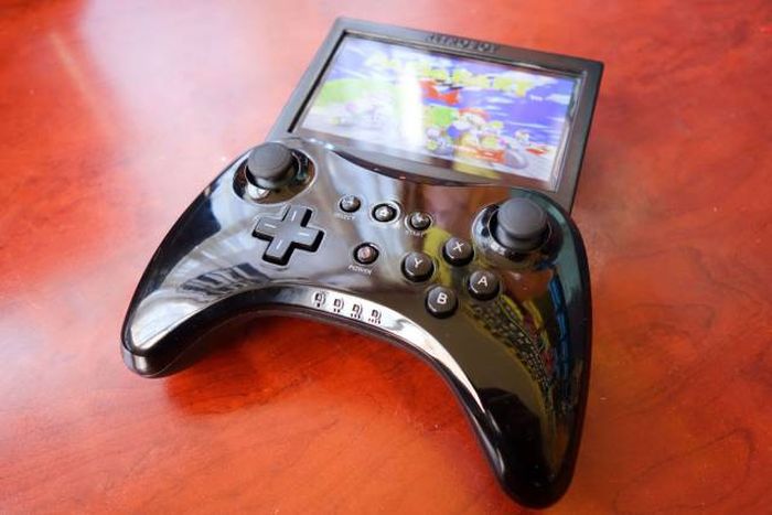 Guy Makes An Amazing Portable Retro-Gaming Console (24 pics)