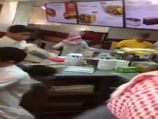 In Saudi Arabia The Children Rioted During The Distribution Of Food In The Restaurant